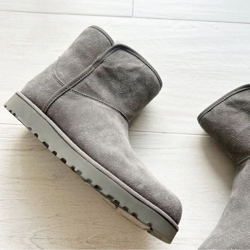 NEW UGG Cory II Genuine Shearling Lined Suede Boot in Charcoal Women's Size US 5 - Picture 2 of 5